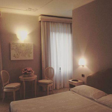 Hotel Langa In Cortemilia Extérieur photo