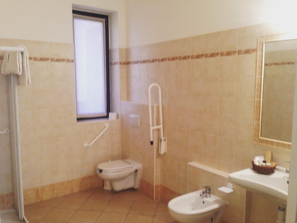 Hotel Langa In Cortemilia Extérieur photo